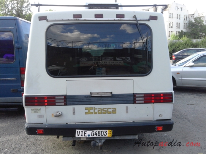 Itasca Phasar 1983-1992 (1987-1992 220i motor home), rear view