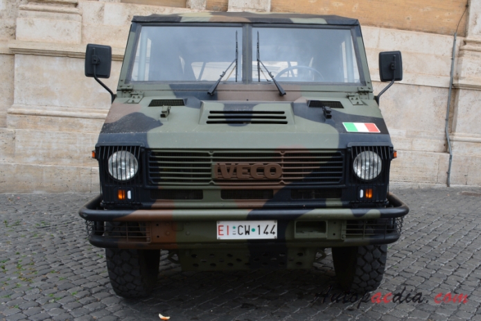 Iveco VM 90 1978-20xx (pojazd wojskowy), przód