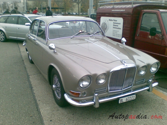 Jaguar 420 1966-1968, right front view
