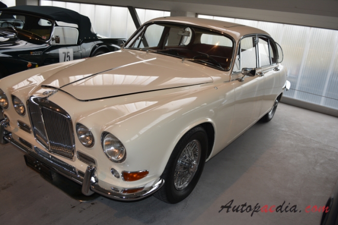 Jaguar 420 1966-1968, left front view