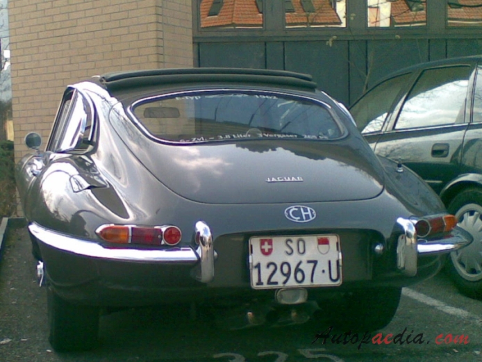 Jaguar E-Type Series 1 (XKE) 1961-1968 (1961-1964 Fixed Head Coupé FHC 3.8L), rear view