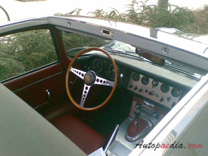 Jaguar E-Type Series 1 (XKE) 1961-1968 (1961-1964 Fixed Head Coupé FHC 3.8L), wnętrze