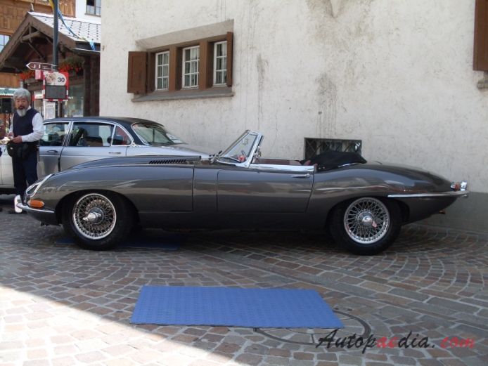 Jaguar E-Type Series 1 (XKE) 1961-1968 (1961 flat floor roadster 3.8L), lewy bok