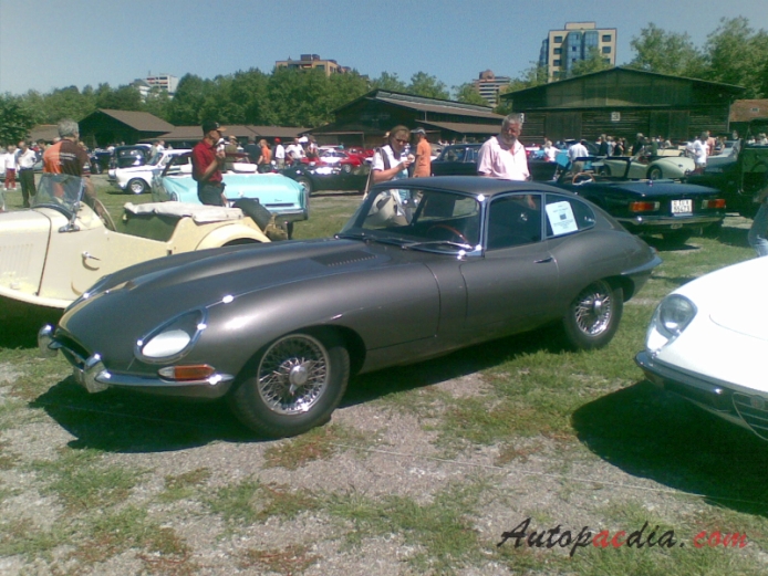 Jaguar E-Type Series 1 (XKE) 1961-1968 (1963 Fixed Head Coupé FHC 3.8L), left front view