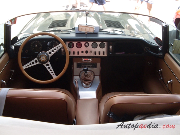 Jaguar E-Type Series 1 (XKE) 1961-1968 (1963 roadster OTS 3.8L), wnętrze