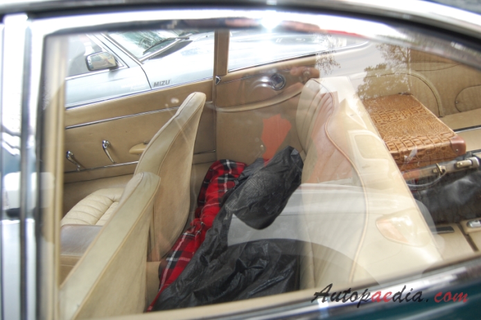 Jaguar E-Type Series 1 (XKE) 1961-1968 (1964-1968 Coupé 4.2L), interior