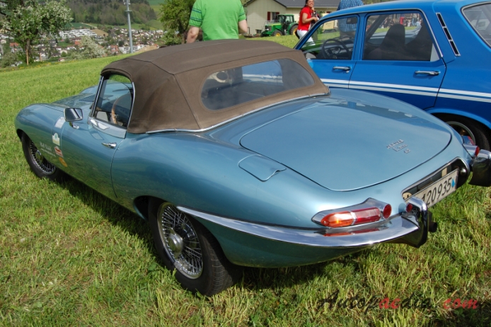 Jaguar E-Type Series 1 (XKE) 1961-1968 (1964-1968 roadster 4.2L),  left rear view