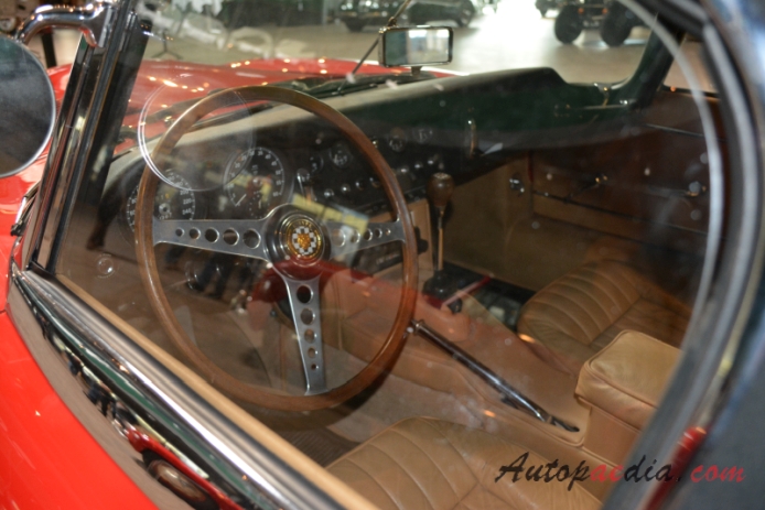 Jaguar E-Type Series 1 (XKE) 1961-1968 (1965 roadster OTS 4.2L), interior