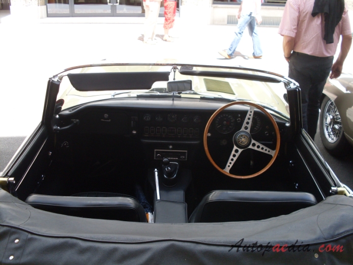 Jaguar E-Type Series 2 1968-1971 (1969 roadster OTS), wnętrze