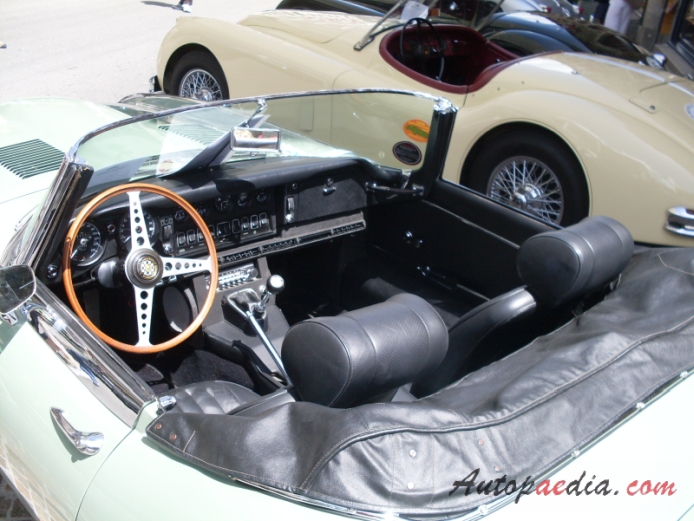 Jaguar E-Type Series 2 1968-1971 (1969 roadster OTS), wnętrze