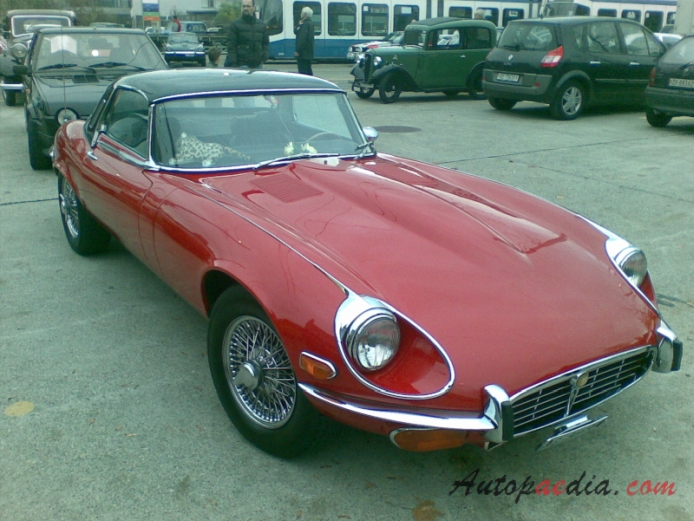 Jaguar E-Type Series 3 1971-1974 (1974 roadster), right front view