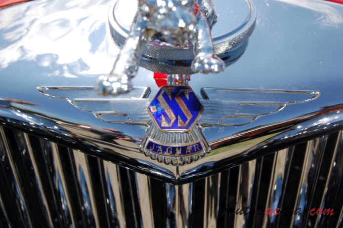 Jaguar Mark IV (SS Jaguar) 2.5 Litre 1935-1948 (1936 saloon 4d), front emblem  