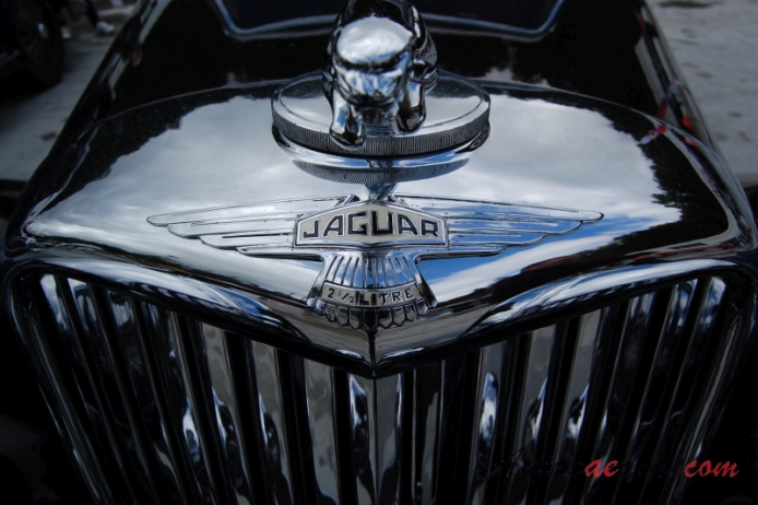 Jaguar Mark IV (SS Jaguar) 2.5 Litre 1935-1948 (saloon 4d), front emblem  