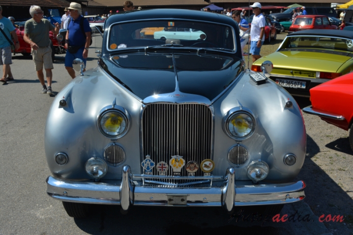 Jaguar Mark IX 1959-1961 (saloon 4d), front view