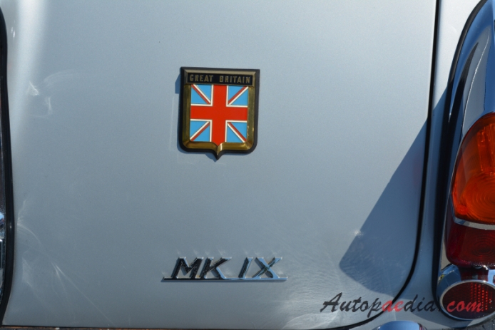 Jaguar Mark IX 1959-1961 (saloon 4d), rear emblem  