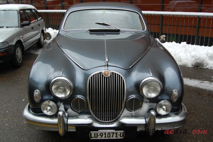 Jaguar Mark I 1955-1959 (1957-1959 3.4L), front view