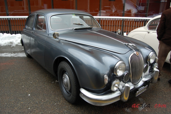 Jaguar Mark I 1955-1959 (1957-1959 3.4L), right front view