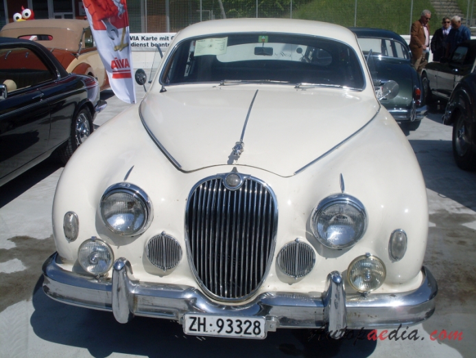 Jaguar Mark I 1955-1959 (1959 3.4L automatic), front view