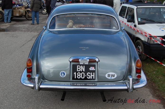 Jaguar Mark X (420G) 1961-1970 (1964-1966 4.2L), rear view