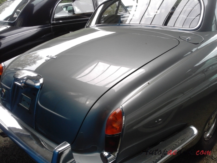 Jaguar Mark X (420G) 1961-1970 (1965 4.2L), rear view