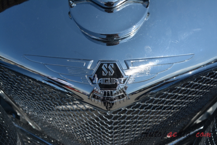 SS Jaguar 100 1936-1940 (1938-1940 roadster 2d), emblemat przód 