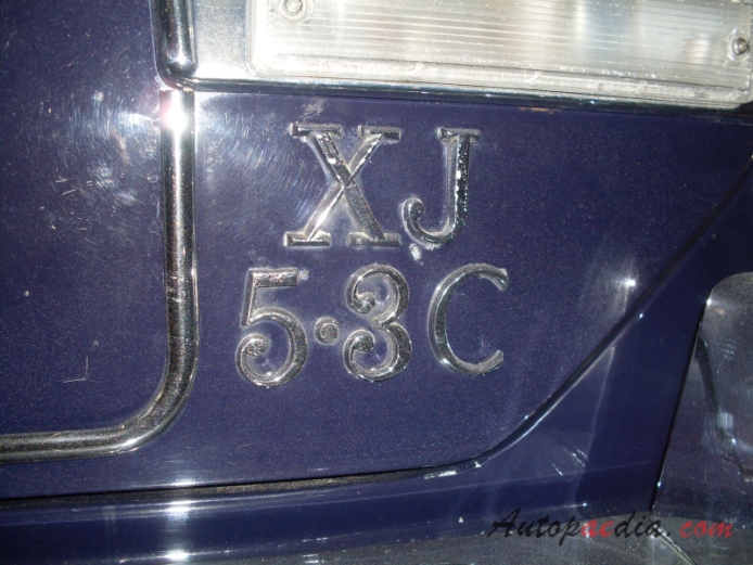 Jaguar XJ-Coupé 1975-1978 (1977 XJ-Coupé 5.3L V12), rear emblem  