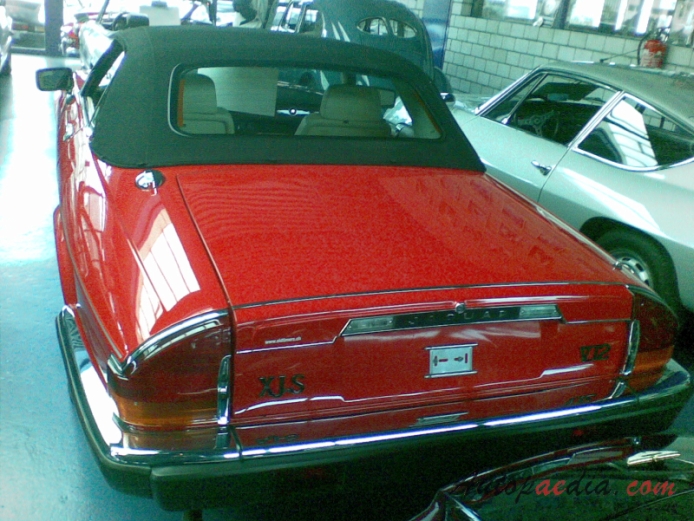 Jaguar XJS 1975-1996 (1990 XJ-S Convertible), rear view