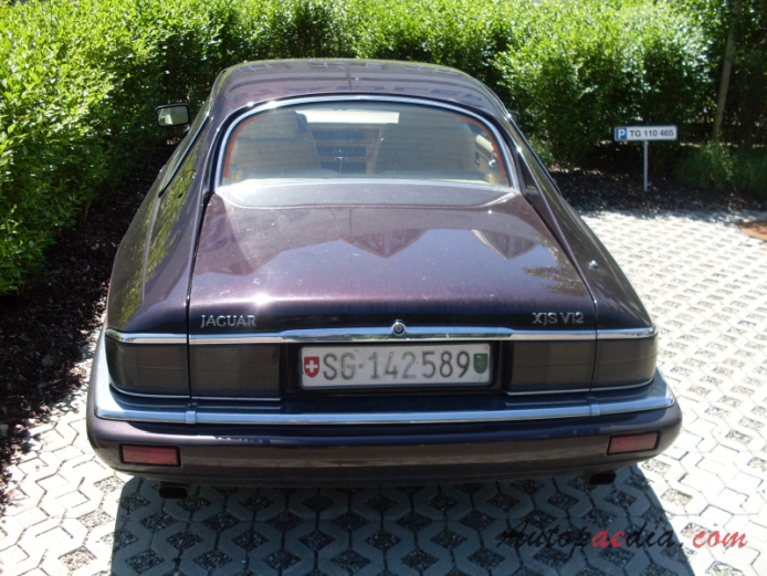 Jaguar XJS 1975-1996 (1992-1994 V12 Coupé), rear view