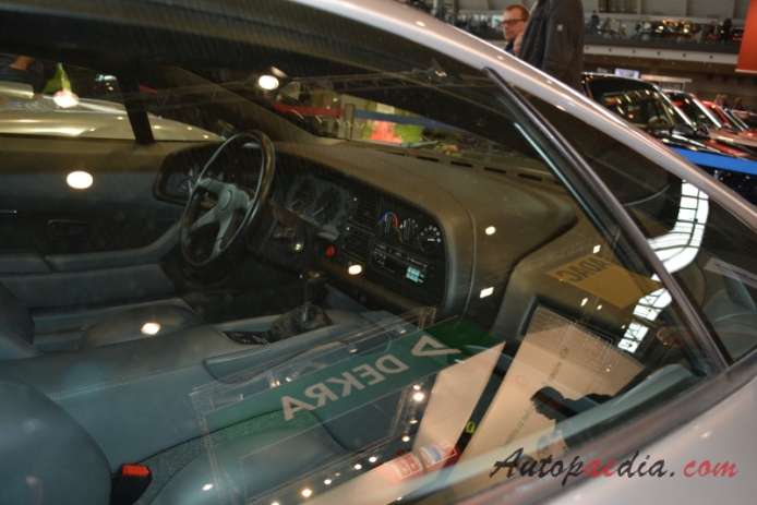 Jaguar XJ220 1992-1994, wnętrze