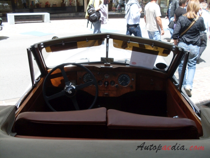 Jaguar XK120 1949-1954 (1953 Drop Head Coupé DHC), interior