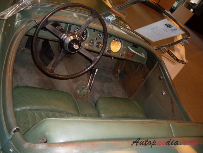 Jaguar XK120 1949-1954 (1954 Open Two Seater OTS), wnętrze