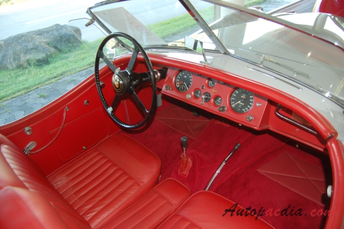 Jaguar XK120 1949-1954 (1954 Open Two Seater OTS), interior