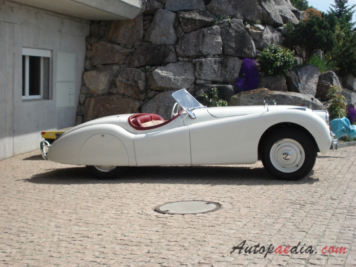 Jaguar XK120 1949-1954 (Open Two Seater OTS), right side view