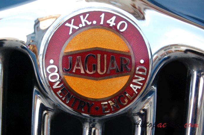 Jaguar XK140 1954-1957 (1957 Fixed Head Coupé FHC), front emblem  