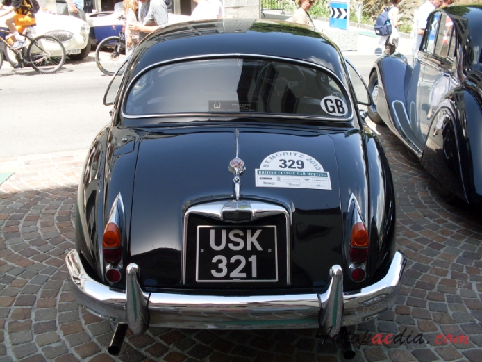Jaguar XK150 1957-1961 (1960 Fixed Head Coupé FHC 3.4L), rear view
