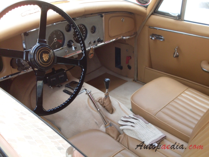Jaguar XK150 1957-1961 (1960 Fixed Head Coupé FHC 3.8L), interior
