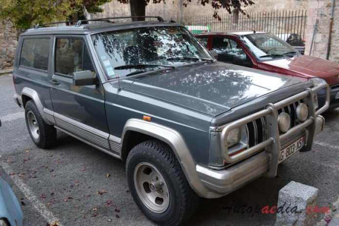 Jeep Cherokee XJ 1984-2001 (1984-1997 SUV 3d), right front view