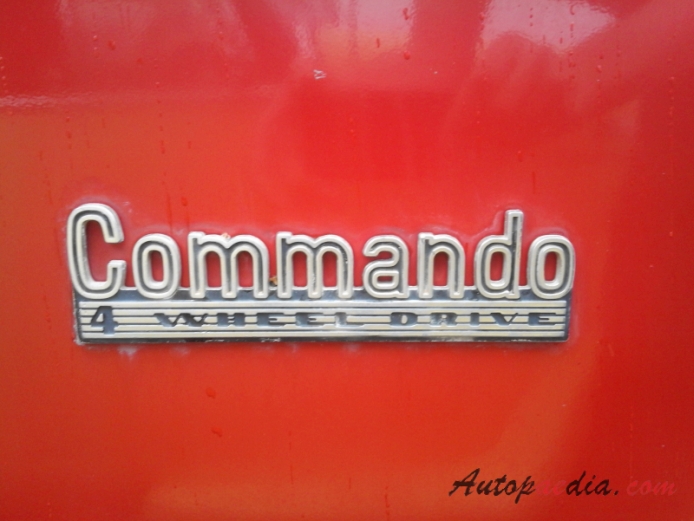 Jeep Commando 1972-1973 (1972 hardtop 3d), emblemat bok 