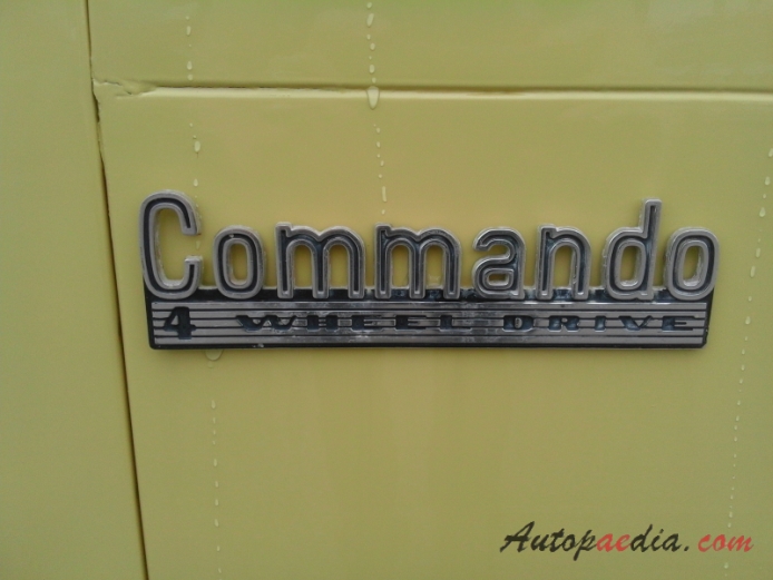 Jeep Commando 1972-1973 (1973 hardtop 3d), emblemat bok 