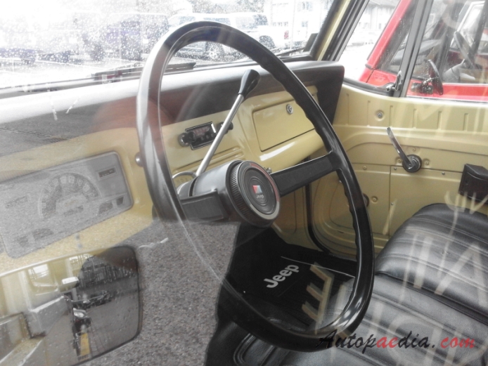 Jeep Commando 1972-1973 (1973 hardtop 3d), interior