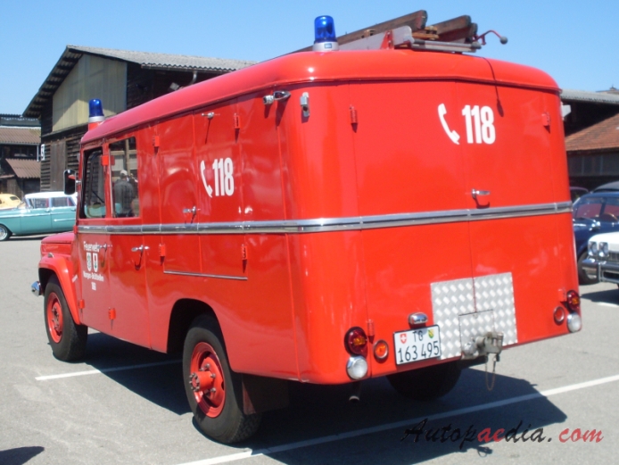 Jeep Gladiator 1. generacja 1962-1971 (1966 wóz strażacki), lewy tył