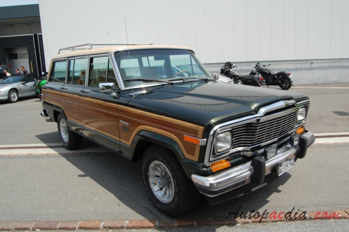 Jeep Wagoneer 1963-1991 (1979-1983 Limited), right front view