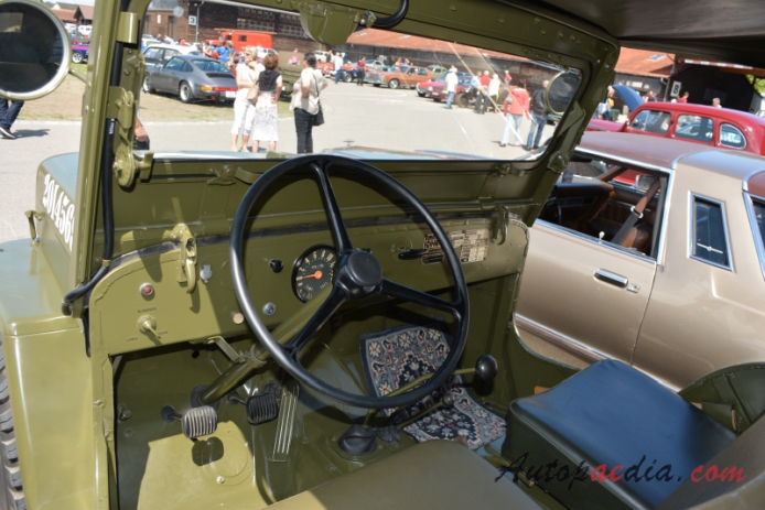 Jeep Willys CJ-3B 1953-1968 (1963), wnętrze