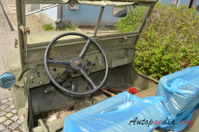 Jeep Willys MB 1942-1945, wnętrze