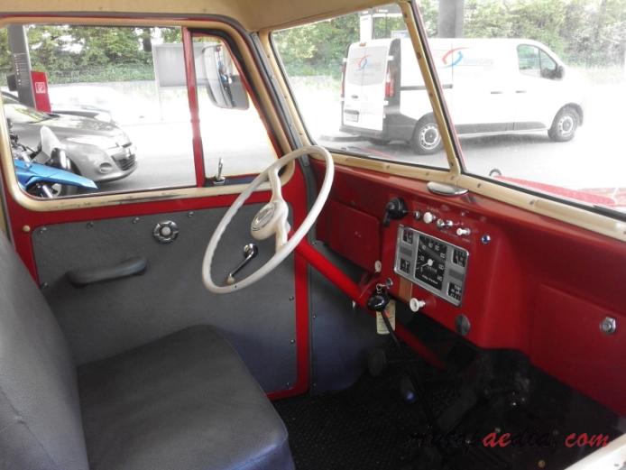 Jeep Willys Station Wagon 1946-1965 (1946-1950 wóz strażacki), wnętrze