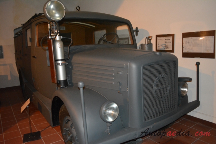 KHD (Kloeckner-Humboldt-Deutz) S 3000 1941-1943 (1942 Magirus KS 15 wóz strażacki), przód