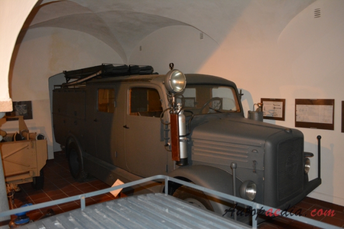 KHD (Kloeckner-Humboldt-Deutz) S 3000 1941-1943 (1942 Magirus KS 15 wóz strażacki), prawy przód