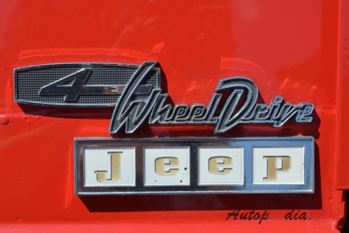 Jeepster Commando C101 1966-1971 (1969 convertible pickup 2d), rear emblem  