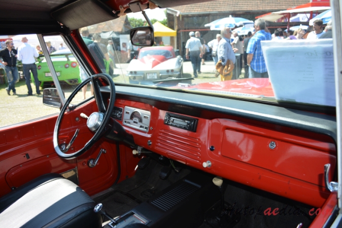 Jeepster Commando C101 1966-1971 (1969 convertible pickup 2d), wnętrze