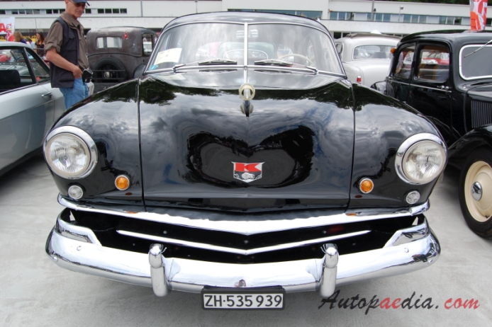 Kaiser DeLuxe 1949-1953 (1951 Anatomic sedan 4d), front view